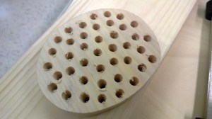 Harjan reiät suurennettuna