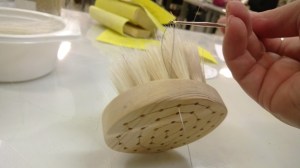 Harjasten sitominen virkkuukoukun avulla