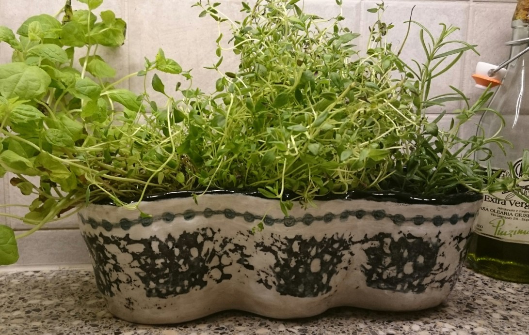 Keramiikkajakson yrttiruukku_3-2016